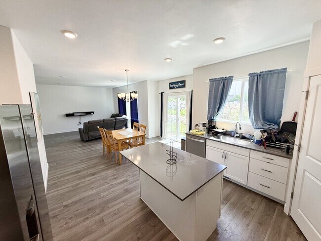 Building Photo - 3819 Greeley Cir