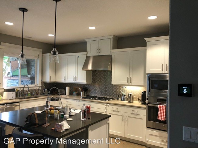 Foto del edificio - 28565 SW Canyon Creek Rd