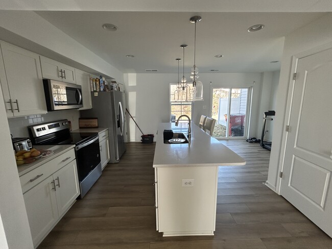 Foto del edificio - 64 Balsam Ct