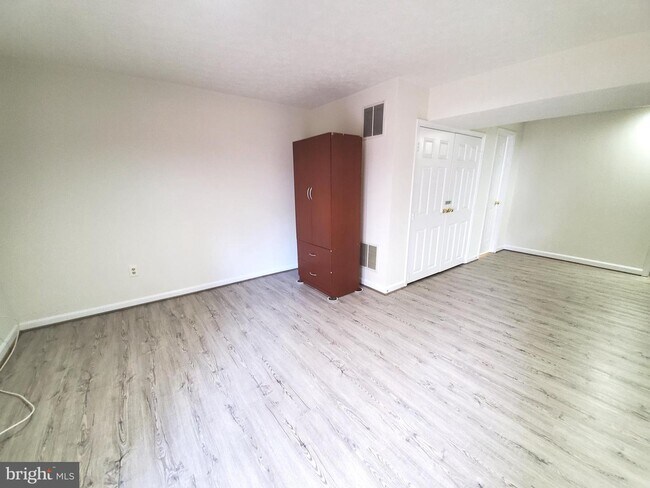 Foto del edificio - 7495 Digby Green