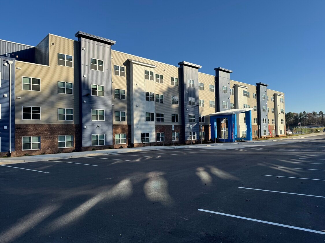 Foto del edificio - 600 Peters Creek