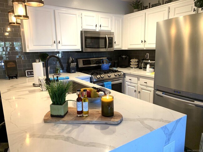 Building Photo - 6970 Ballena Way