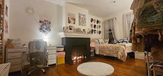 Building Photo - Popular Sorority Choice!  See Youtube Video Tour! Multi Year Stay Preferred near BU!  Huge Rooms