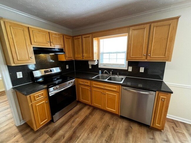 Building Photo - New On the Market!