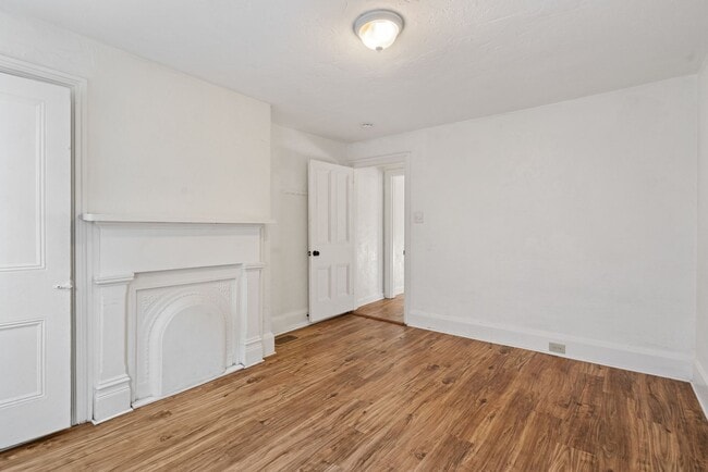 Building Photo - MOVE IN SPECIAL! SCORE HALF OFF 1ST MONTH'S RENT IF SIGNED BY NOV. 21! Beautiful 5 Bedroom home i...