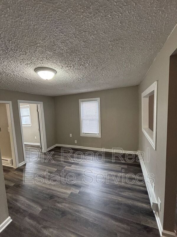 Building Photo - 1933 Pater Ave