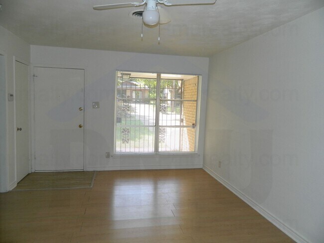 Foto del edificio - 7826 Overridge Dr