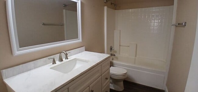 Building Photo - Summerfields Beauty: Oversized Kitchen + Flex 4th Bedroom