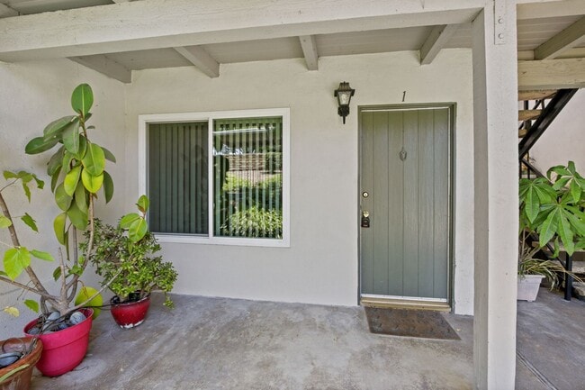 Building Photo - 23732 Hillhurst Dr