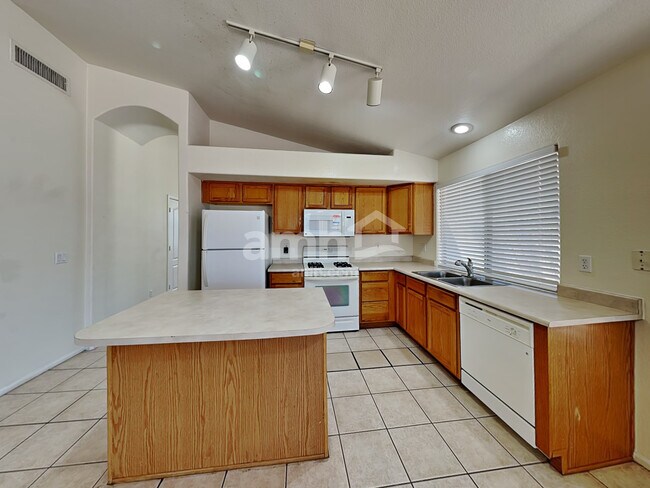 Foto del edificio - 16803 W Fillmore St