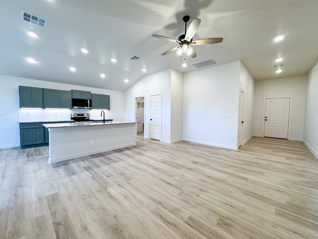 Foto del edificio - Brand-New 3-Bed in Escondido Crossing!