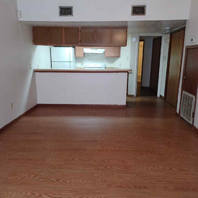 Building Photo - 405 Kennon Ln