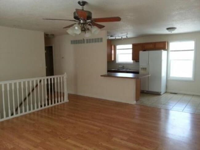 Living room - 5554 Carter Dr