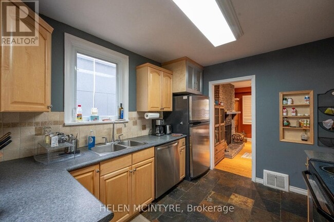 Building Photo - 34 Dunning Crescent
