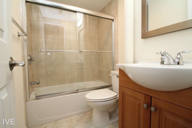 Building Photo - 143 1/2 S Main St