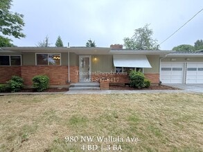Building Photo - 980 NW Wallula Ave