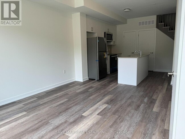 Building Photo - 3538 Colonial Dr