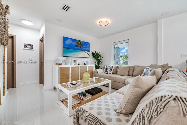 Building Photo - 7235 SW 39th St