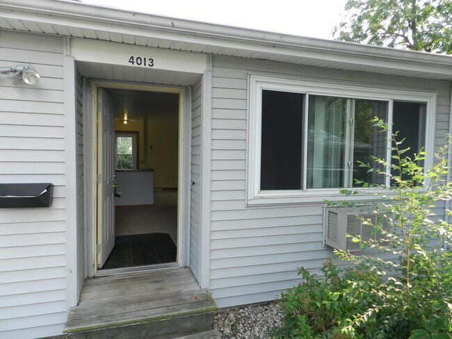 Foto del edificio - 4015 Claire St