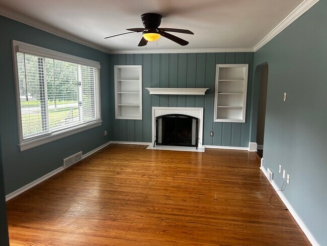 Building Photo - 2421 Clarendon Ave