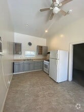 Building Photo - 1349 Peach Ave