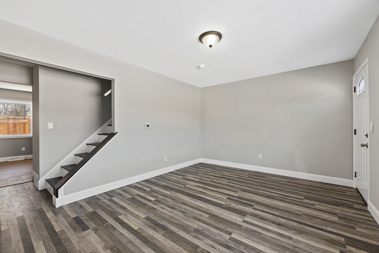 Building Photo - CARLA TOWNHOMES (4PLEX 405 BARNETT)
