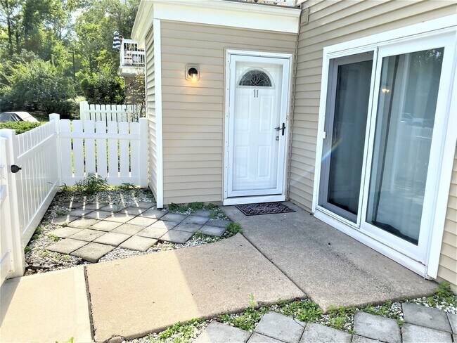 Foto del edificio - 11 Arrowwood Ln