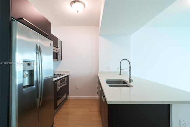 Foto del edificio - 333 NE 24th St