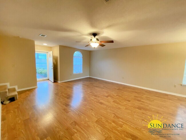 Building Photo - Gorgeous 3 Bedroom Home in Crestview