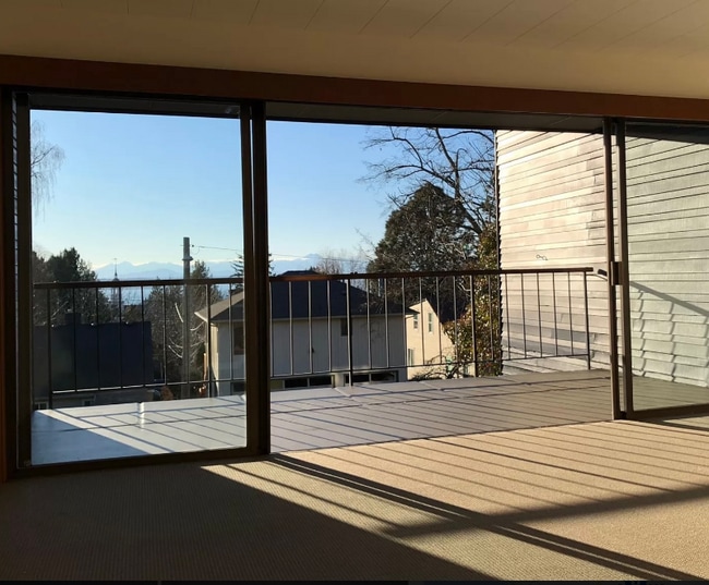 Building Photo - 7113 California Ave SW