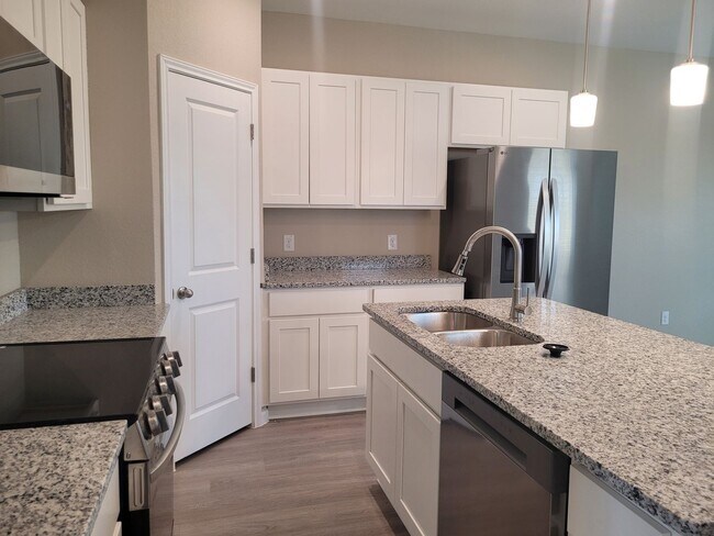 Foto del edificio - Brand New Townhome 3/2.5 I-10/1604