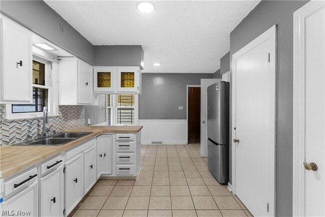 Building Photo - 52 Rhoda Ave