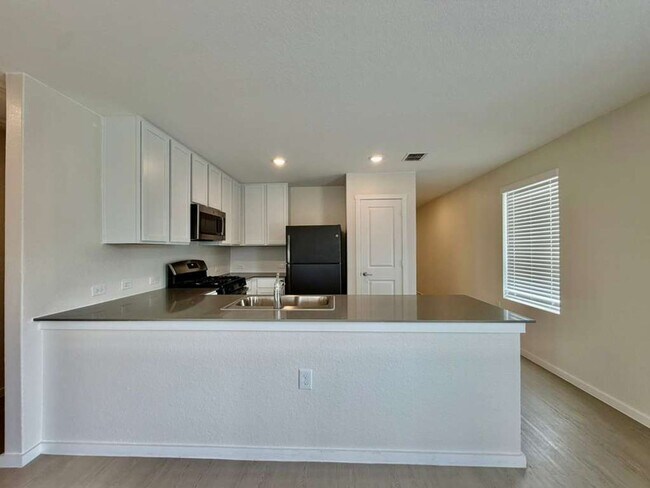 Foto del edificio - Modern New Construction Home in South San Antonio | 3 Bed, 2 Bath