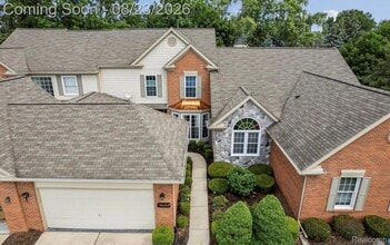 Building Photo - 39494 Village Run Dr