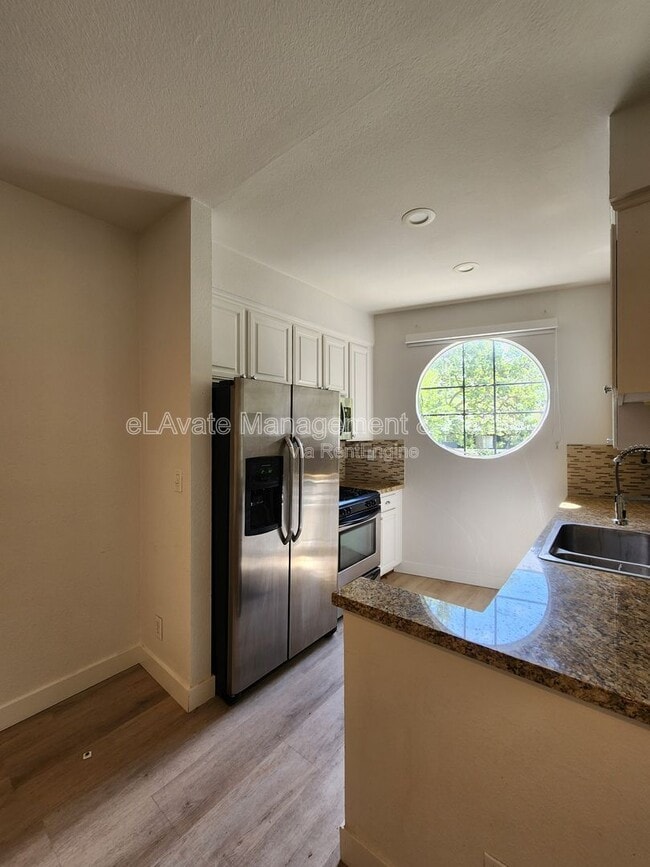 Building Photo - 14625 Dickens St