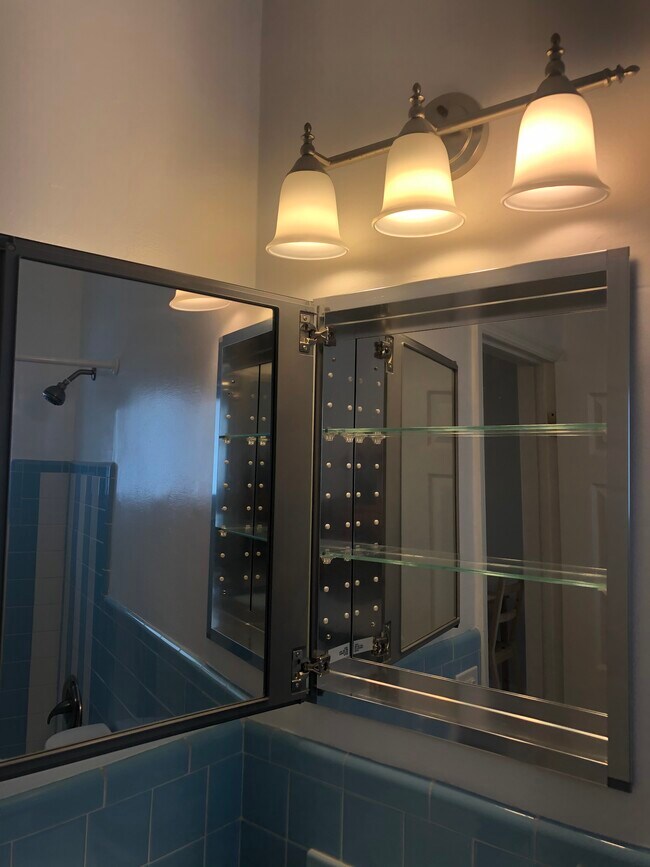 Building Photo - 641 Espanola Way
