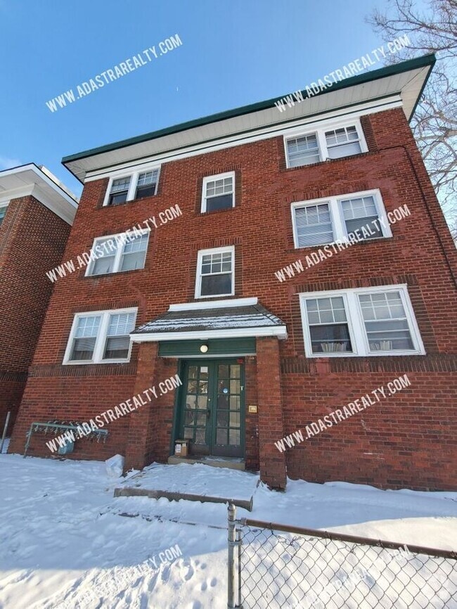 Building Photo - 1125 W 40th St
