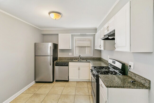 Building Photo - 129 Nauvoo St