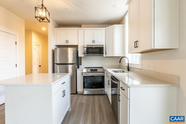1143 Rose Hill Dr Unit 304 photo'