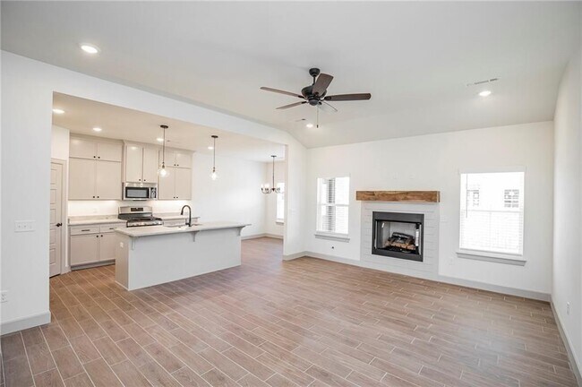 Building Photo - 948 Parker Ln