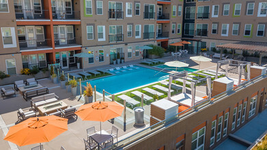 Resort-style outdoor lounge area, swimming pool, and grilling stations - Modera Observatory Park