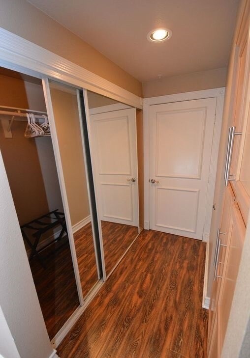 Foto del edificio - 4015 Crown Point Dr