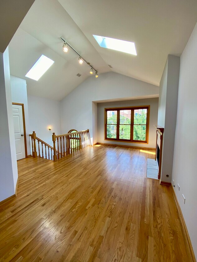 Primary Photo - 1359 W Hubbard St