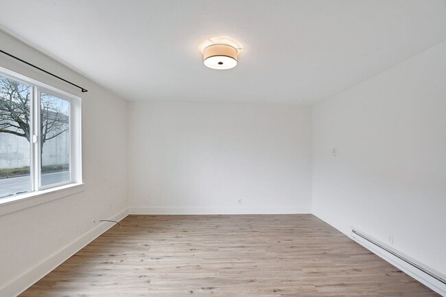 Foto del edificio - 1204 Commercial St NE
