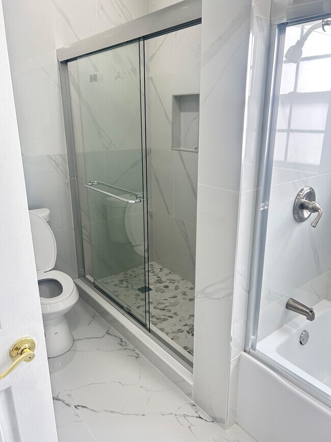 Foto del edificio - 14 Crystal Dr