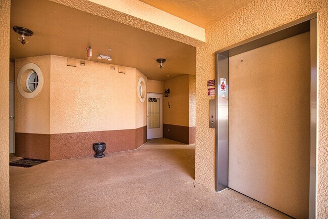 Foto del edificio - 150 L Pavia Blvd