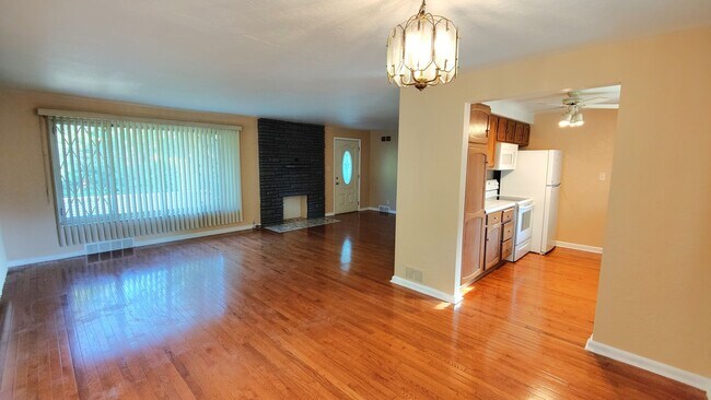 Foto del edificio - *Spacious 2BD/1.5BA Single-Family Home for...