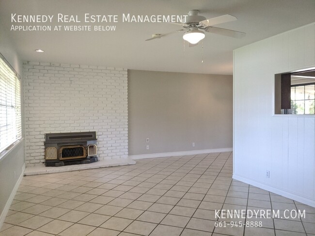 Building Photo - 38620 Desert View Dr