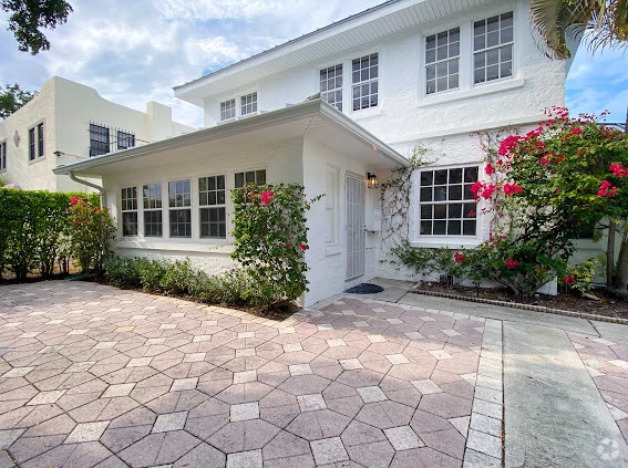 Industrial Chic District Apartments for Rent with a Yard - West Palm ... - Industrial Chic Rental Apartments