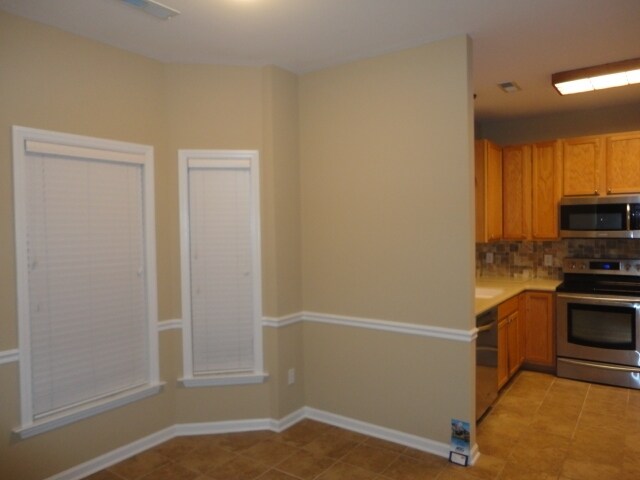 Foto del edificio - 2488 Somerset Place Dr